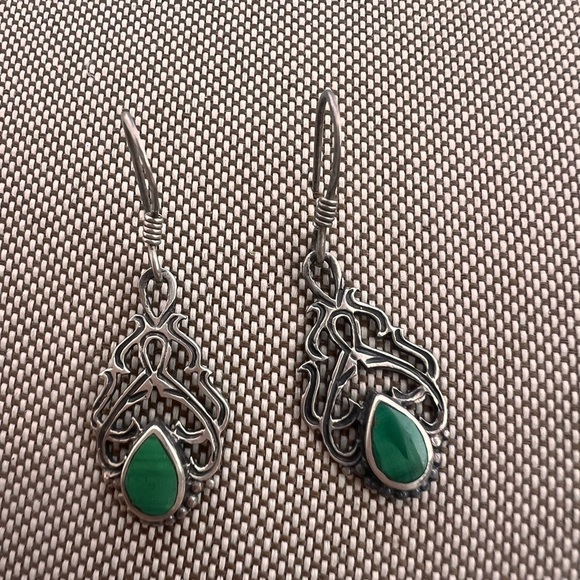 Jewelry - Vintage Style Green Onyx Drop Earrings